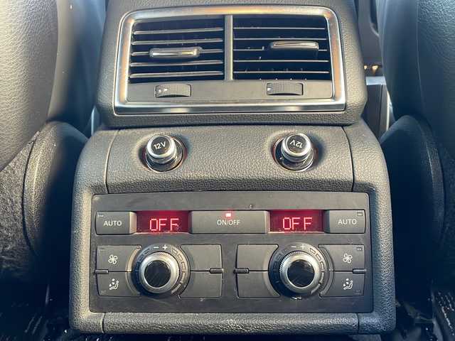 アウディ Ｑ７ 3.0TFSIクワトロ 青森県 2011(平23)年 10万km アイビスホワイト ・4WD/・純正ナビ/・ワンセグ/・バックカメラ/・サイドカメラ/・横滑り抑制装置/・オートライト/・オートマチックハイビーム/・前後コーナーセンサー/・パワーバックドア/・アイドリングストップ/・パワーシート(D+N席)/・エアーシート(D+N席)/・純正フロアマット/・電動格納ミラー/・純正AW20インチ