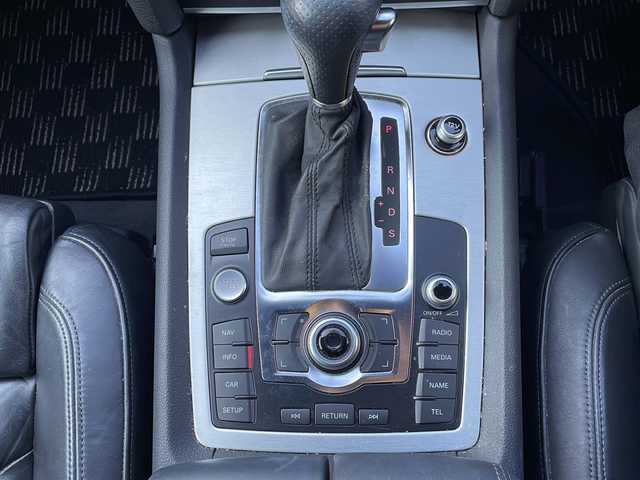 アウディ Ｑ７ 3.0TFSIクワトロ 青森県 2011(平23)年 10万km アイビスホワイト ・4WD/・純正ナビ/・ワンセグ/・バックカメラ/・サイドカメラ/・横滑り抑制装置/・オートライト/・オートマチックハイビーム/・前後コーナーセンサー/・パワーバックドア/・アイドリングストップ/・パワーシート(D+N席)/・エアーシート(D+N席)/・純正フロアマット/・電動格納ミラー/・純正AW20インチ