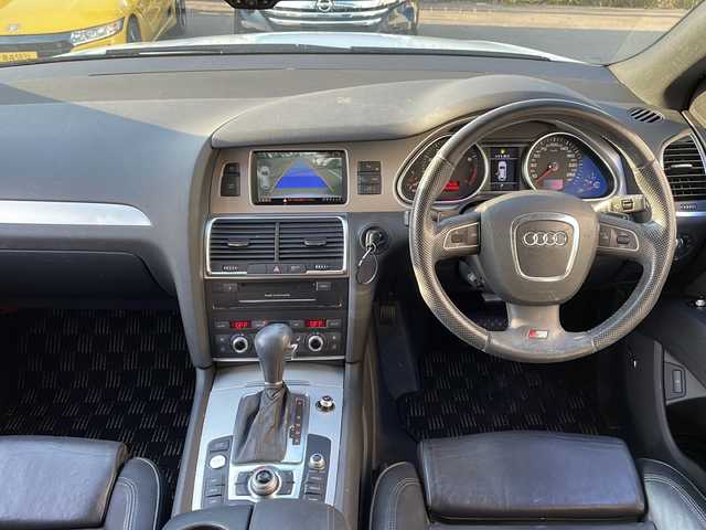 アウディ Ｑ７ 3.0TFSIクワトロ 青森県 2011(平23)年 10万km アイビスホワイト ・4WD/・純正ナビ/・ワンセグ/・バックカメラ/・サイドカメラ/・横滑り抑制装置/・オートライト/・オートマチックハイビーム/・前後コーナーセンサー/・パワーバックドア/・アイドリングストップ/・パワーシート(D+N席)/・エアーシート(D+N席)/・純正フロアマット/・電動格納ミラー/・純正AW20インチ