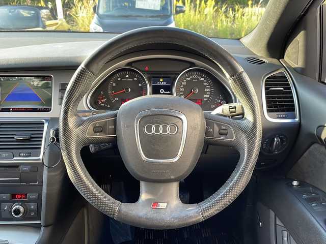 アウディ Ｑ７ 3.0TFSIクワトロ 青森県 2011(平23)年 10万km アイビスホワイト ・4WD/・純正ナビ/・ワンセグ/・バックカメラ/・サイドカメラ/・横滑り抑制装置/・オートライト/・オートマチックハイビーム/・前後コーナーセンサー/・パワーバックドア/・アイドリングストップ/・パワーシート(D+N席)/・エアーシート(D+N席)/・純正フロアマット/・電動格納ミラー/・純正AW20インチ