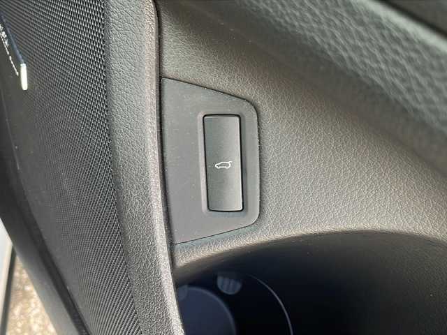 アウディ Ｑ７ 3.0TFSIクワトロ 青森県 2011(平23)年 10万km アイビスホワイト ・4WD/・純正ナビ/・ワンセグ/・バックカメラ/・サイドカメラ/・横滑り抑制装置/・オートライト/・オートマチックハイビーム/・前後コーナーセンサー/・パワーバックドア/・アイドリングストップ/・パワーシート(D+N席)/・エアーシート(D+N席)/・純正フロアマット/・電動格納ミラー/・純正AW20インチ