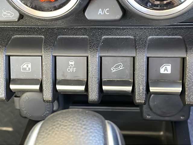 スズキ ジムニー シエラ JC 長野県 2024(令6)年 1.1万km ジャングルグリーン ４ＷＤ/純正メモリナビフルセグＴＶ/バックカメラ/ＥＴＣ/純正15インチアルミ/シートヒーター/アイドリングストップ/レーンキープ/パーキングアシスト/ワンオーナー/保証書・取説