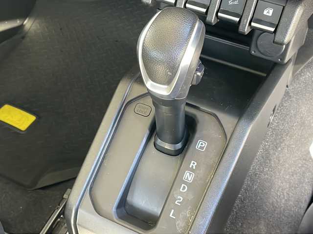 スズキ ジムニー シエラ JC 長野県 2024(令6)年 1.1万km ジャングルグリーン ４ＷＤ/純正メモリナビフルセグＴＶ/バックカメラ/ＥＴＣ/純正15インチアルミ/シートヒーター/アイドリングストップ/レーンキープ/パーキングアシスト/ワンオーナー/保証書・取説