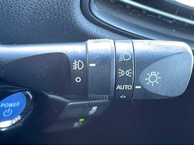 トヨタ プリウス S 岐阜県 2016(平28)年 10.9万km アティチュードブラックマイカ 禁煙車/純正ナビ/レーダークルーズコントロール/フルセグTV/レーンキープアシスト/衝突軽減ブレーキ/ハンドルスイッチ/ビルトインETC/ドライブレコーダー/バックカメラ/純正フロアマット/社外アルミホイール/盗難防止/ドアバイザー/オートライト/オートハイビーム/オートエアコン/スマートキー