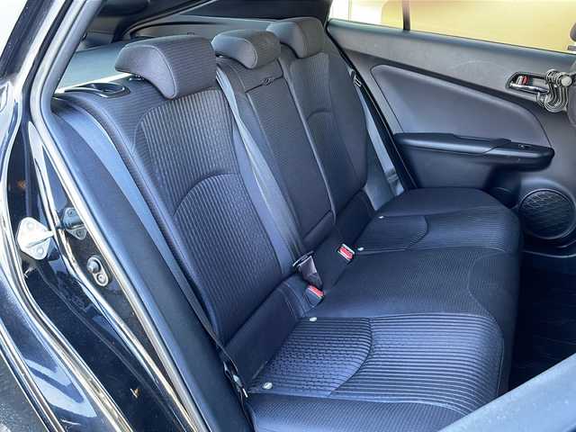 トヨタ プリウス S 岐阜県 2016(平28)年 10.9万km アティチュードブラックマイカ 禁煙車/純正ナビ/レーダークルーズコントロール/フルセグTV/レーンキープアシスト/衝突軽減ブレーキ/ハンドルスイッチ/ビルトインETC/ドライブレコーダー/バックカメラ/純正フロアマット/社外アルミホイール/盗難防止/ドアバイザー/オートライト/オートハイビーム/オートエアコン/スマートキー