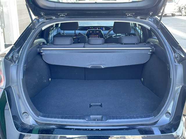 トヨタ プリウス S 岐阜県 2016(平28)年 10.9万km アティチュードブラックマイカ 禁煙車/純正ナビ/レーダークルーズコントロール/フルセグTV/レーンキープアシスト/衝突軽減ブレーキ/ハンドルスイッチ/ビルトインETC/ドライブレコーダー/バックカメラ/純正フロアマット/社外アルミホイール/盗難防止/ドアバイザー/オートライト/オートハイビーム/オートエアコン/スマートキー