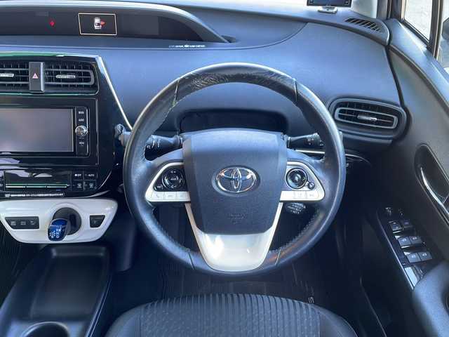 トヨタ プリウス S 岐阜県 2016(平28)年 10.9万km アティチュードブラックマイカ 禁煙車/純正ナビ/レーダークルーズコントロール/フルセグTV/レーンキープアシスト/衝突軽減ブレーキ/ハンドルスイッチ/ビルトインETC/ドライブレコーダー/バックカメラ/純正フロアマット/社外アルミホイール/盗難防止/ドアバイザー/オートライト/オートハイビーム/オートエアコン/スマートキー