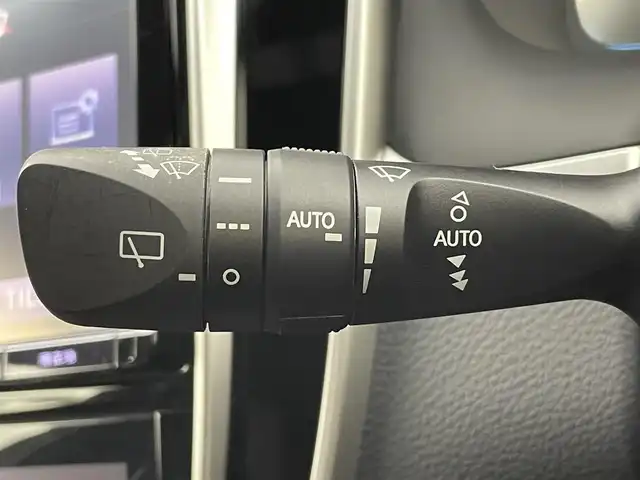 トヨタ ハリアー プレミアム 富山県 2015(平27)年 5.2万km ブラック サンルーフ/純正9型ナビ（AM/FM/DVD/BT/フルセグ）/バックカメラ/前後ドライブレコーダー/ETC/レザーシート/D/N席パワーシート/D席メモリシート/D/N席シートヒーター/衝突被害軽減システム/クルーズコントロール/レーンキープアシスト/横滑り防止装置/アイドリングストップ/パワーバックドア/純正アルミホイール/純正フロアマット/オートLEDライト/オートマチックハイビーム/フォグライト/ウッドコンビステアリング/ステアリングスイッチ/スマートキー/スペアキー