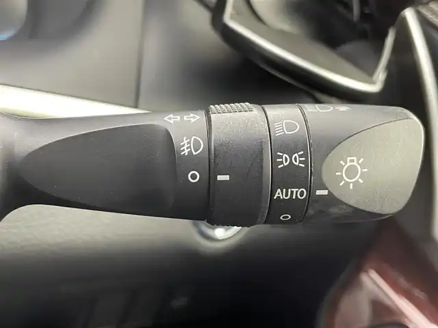 トヨタ ハリアー プレミアム 富山県 2015(平27)年 5.2万km ブラック サンルーフ/純正9型ナビ（AM/FM/DVD/BT/フルセグ）/バックカメラ/前後ドライブレコーダー/ETC/レザーシート/D/N席パワーシート/D席メモリシート/D/N席シートヒーター/衝突被害軽減システム/クルーズコントロール/レーンキープアシスト/横滑り防止装置/アイドリングストップ/パワーバックドア/純正アルミホイール/純正フロアマット/オートLEDライト/オートマチックハイビーム/フォグライト/ウッドコンビステアリング/ステアリングスイッチ/スマートキー/スペアキー