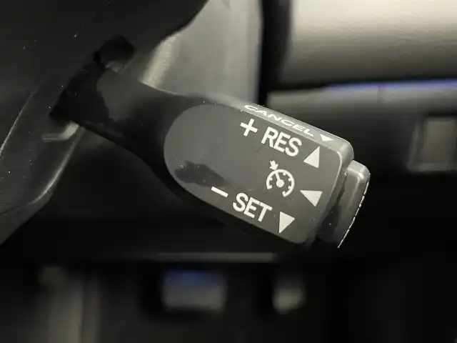 トヨタ ハリアー プレミアム 富山県 2015(平27)年 5.2万km ブラック サンルーフ/純正9型ナビ（AM/FM/DVD/BT/フルセグ）/バックカメラ/前後ドライブレコーダー/ETC/レザーシート/D/N席パワーシート/D席メモリシート/D/N席シートヒーター/衝突被害軽減システム/クルーズコントロール/レーンキープアシスト/横滑り防止装置/アイドリングストップ/パワーバックドア/純正アルミホイール/純正フロアマット/オートLEDライト/オートマチックハイビーム/フォグライト/ウッドコンビステアリング/ステアリングスイッチ/スマートキー/スペアキー