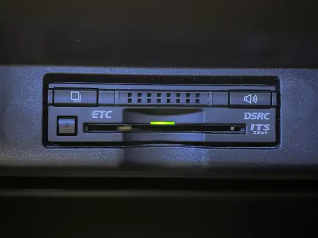 トヨタ ハリアー プレミアム 富山県 2015(平27)年 5.2万km ブラック サンルーフ/純正9型ナビ（AM/FM/DVD/BT/フルセグ）/バックカメラ/前後ドライブレコーダー/ETC/レザーシート/D/N席パワーシート/D席メモリシート/D/N席シートヒーター/衝突被害軽減システム/クルーズコントロール/レーンキープアシスト/横滑り防止装置/アイドリングストップ/パワーバックドア/純正アルミホイール/純正フロアマット/オートLEDライト/オートマチックハイビーム/フォグライト/ウッドコンビステアリング/ステアリングスイッチ/スマートキー/スペアキー