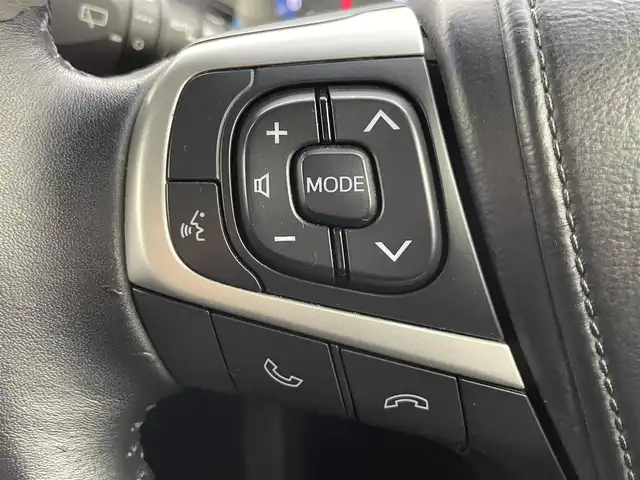 トヨタ ハリアー プレミアム 富山県 2015(平27)年 5.2万km ブラック サンルーフ/純正9型ナビ（AM/FM/DVD/BT/フルセグ）/バックカメラ/前後ドライブレコーダー/ETC/レザーシート/D/N席パワーシート/D席メモリシート/D/N席シートヒーター/衝突被害軽減システム/クルーズコントロール/レーンキープアシスト/横滑り防止装置/アイドリングストップ/パワーバックドア/純正アルミホイール/純正フロアマット/オートLEDライト/オートマチックハイビーム/フォグライト/ウッドコンビステアリング/ステアリングスイッチ/スマートキー/スペアキー