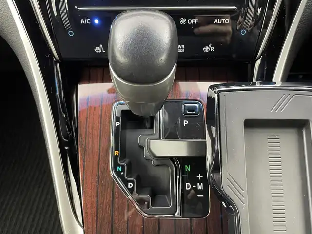 トヨタ ハリアー プレミアム 富山県 2015(平27)年 5.2万km ブラック サンルーフ/純正9型ナビ（AM/FM/DVD/BT/フルセグ）/バックカメラ/前後ドライブレコーダー/ETC/レザーシート/D/N席パワーシート/D席メモリシート/D/N席シートヒーター/衝突被害軽減システム/クルーズコントロール/レーンキープアシスト/横滑り防止装置/アイドリングストップ/パワーバックドア/純正アルミホイール/純正フロアマット/オートLEDライト/オートマチックハイビーム/フォグライト/ウッドコンビステアリング/ステアリングスイッチ/スマートキー/スペアキー