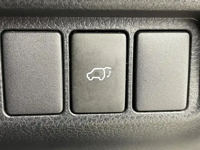 トヨタ ハリアー プレミアム 富山県 2015(平27)年 5.2万km ブラック サンルーフ/純正9型ナビ（AM/FM/DVD/BT/フルセグ）/バックカメラ/前後ドライブレコーダー/ETC/レザーシート/D/N席パワーシート/D席メモリシート/D/N席シートヒーター/衝突被害軽減システム/クルーズコントロール/レーンキープアシスト/横滑り防止装置/アイドリングストップ/パワーバックドア/純正アルミホイール/純正フロアマット/オートLEDライト/オートマチックハイビーム/フォグライト/ウッドコンビステアリング/ステアリングスイッチ/スマートキー/スペアキー