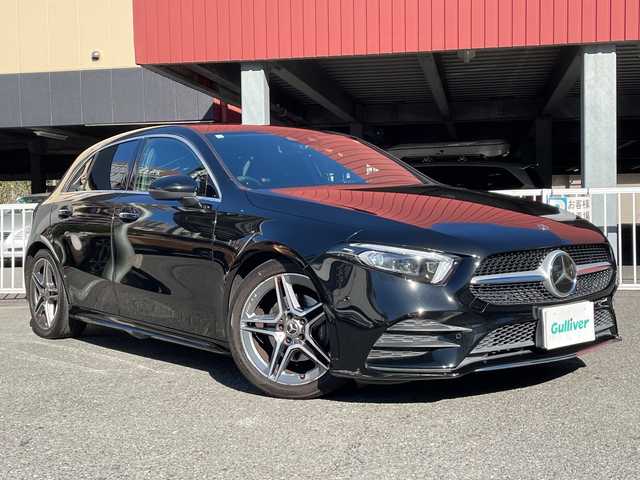 メルセデス・ベンツ Ａ１８０ スタイル AMGライン 神奈川県 2018(平30)年 8.3万km コスモスブラック 純正ナビ		/・DTV/BT/USB/バックカメラ/パークトロニック	/ハーフレザーシート/前席シートヒーター			/前席メモリー付パワーシート	/レーダーセーフティパッケージ/・衝突被害軽減ブレーキ/・追従型クルーズコントロール/・ブラインドスポットアシスト/・レーンキーピングアシスト/道路標識アシスト/アクティブパーキングアシスト/AMG18インチAW	/ETC【DSRC】			/オートライト/純正LEDヘッドライト	/フロント/バックフォグ/パドルシフト付皮巻きハンドル						/アイドリングストップ/プッシュEgスタート/ストップ/スマートキー2本			/ターンランプ付電動格納ドアミラー/純正フロアマット/取扱説明書　/ナビ取扱説明書/新車時保証書