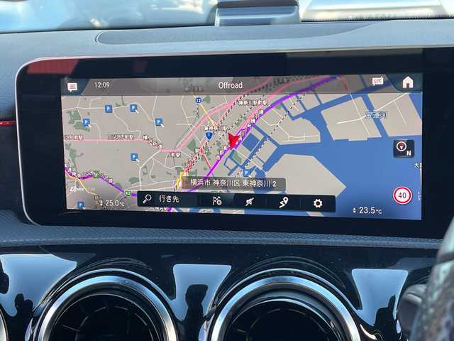 メルセデス・ベンツ Ａ１８０ スタイル AMGライン 神奈川県 2018(平30)年 8.3万km コスモスブラック 純正ナビ		/・DTV/BT/USB/バックカメラ/パークトロニック	/ハーフレザーシート/前席シートヒーター			/前席メモリー付パワーシート	/レーダーセーフティパッケージ/・衝突被害軽減ブレーキ/・追従型クルーズコントロール/・ブラインドスポットアシスト/・レーンキーピングアシスト/道路標識アシスト/アクティブパーキングアシスト/AMG18インチAW	/ETC【DSRC】			/オートライト/純正LEDヘッドライト	/フロント/バックフォグ/パドルシフト付皮巻きハンドル						/アイドリングストップ/プッシュEgスタート/ストップ/スマートキー2本			/ターンランプ付電動格納ドアミラー/純正フロアマット/取扱説明書　/ナビ取扱説明書/新車時保証書