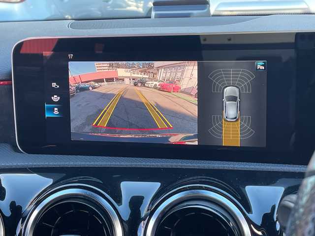 メルセデス・ベンツ Ａ１８０ スタイル AMGライン 神奈川県 2018(平30)年 8.3万km コスモスブラック 純正ナビ		/・DTV/BT/USB/バックカメラ/パークトロニック	/ハーフレザーシート/前席シートヒーター			/前席メモリー付パワーシート	/レーダーセーフティパッケージ/・衝突被害軽減ブレーキ/・追従型クルーズコントロール/・ブラインドスポットアシスト/・レーンキーピングアシスト/道路標識アシスト/アクティブパーキングアシスト/AMG18インチAW	/ETC【DSRC】			/オートライト/純正LEDヘッドライト	/フロント/バックフォグ/パドルシフト付皮巻きハンドル						/アイドリングストップ/プッシュEgスタート/ストップ/スマートキー2本			/ターンランプ付電動格納ドアミラー/純正フロアマット/取扱説明書　/ナビ取扱説明書/新車時保証書