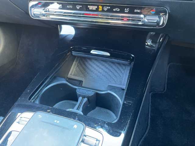 メルセデス・ベンツ Ａ１８０ スタイル AMGライン 神奈川県 2018(平30)年 8.3万km コスモスブラック 純正ナビ		/・DTV/BT/USB/バックカメラ/パークトロニック	/ハーフレザーシート/前席シートヒーター			/前席メモリー付パワーシート	/レーダーセーフティパッケージ/・衝突被害軽減ブレーキ/・追従型クルーズコントロール/・ブラインドスポットアシスト/・レーンキーピングアシスト/道路標識アシスト/アクティブパーキングアシスト/AMG18インチAW	/ETC【DSRC】			/オートライト/純正LEDヘッドライト	/フロント/バックフォグ/パドルシフト付皮巻きハンドル						/アイドリングストップ/プッシュEgスタート/ストップ/スマートキー2本			/ターンランプ付電動格納ドアミラー/純正フロアマット/取扱説明書　/ナビ取扱説明書/新車時保証書