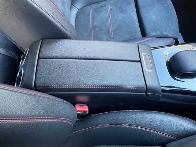 メルセデス・ベンツ Ａ１８０ スタイル AMGライン 神奈川県 2018(平30)年 8.3万km コスモスブラック 純正ナビ		/・DTV/BT/USB/バックカメラ/パークトロニック	/ハーフレザーシート/前席シートヒーター			/前席メモリー付パワーシート	/レーダーセーフティパッケージ/・衝突被害軽減ブレーキ/・追従型クルーズコントロール/・ブラインドスポットアシスト/・レーンキーピングアシスト/道路標識アシスト/アクティブパーキングアシスト/AMG18インチAW	/ETC【DSRC】			/オートライト/純正LEDヘッドライト	/フロント/バックフォグ/パドルシフト付皮巻きハンドル						/アイドリングストップ/プッシュEgスタート/ストップ/スマートキー2本			/ターンランプ付電動格納ドアミラー/純正フロアマット/取扱説明書　/ナビ取扱説明書/新車時保証書