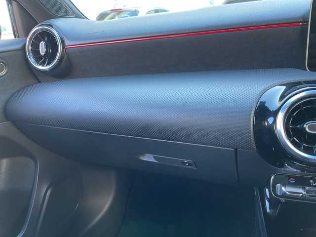 メルセデス・ベンツ Ａ１８０ スタイル AMGライン 神奈川県 2018(平30)年 8.3万km コスモスブラック 純正ナビ		/・DTV/BT/USB/バックカメラ/パークトロニック	/ハーフレザーシート/前席シートヒーター			/前席メモリー付パワーシート	/レーダーセーフティパッケージ/・衝突被害軽減ブレーキ/・追従型クルーズコントロール/・ブラインドスポットアシスト/・レーンキーピングアシスト/道路標識アシスト/アクティブパーキングアシスト/AMG18インチAW	/ETC【DSRC】			/オートライト/純正LEDヘッドライト	/フロント/バックフォグ/パドルシフト付皮巻きハンドル						/アイドリングストップ/プッシュEgスタート/ストップ/スマートキー2本			/ターンランプ付電動格納ドアミラー/純正フロアマット/取扱説明書　/ナビ取扱説明書/新車時保証書