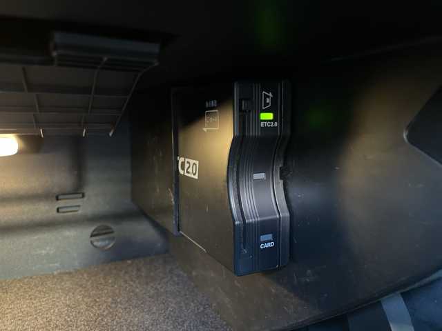 メルセデス・ベンツ Ａ１８０ スタイル AMGライン 神奈川県 2018(平30)年 8.3万km コスモスブラック 純正ナビ		/・DTV/BT/USB/バックカメラ/パークトロニック	/ハーフレザーシート/前席シートヒーター			/前席メモリー付パワーシート	/レーダーセーフティパッケージ/・衝突被害軽減ブレーキ/・追従型クルーズコントロール/・ブラインドスポットアシスト/・レーンキーピングアシスト/道路標識アシスト/アクティブパーキングアシスト/AMG18インチAW	/ETC【DSRC】			/オートライト/純正LEDヘッドライト	/フロント/バックフォグ/パドルシフト付皮巻きハンドル						/アイドリングストップ/プッシュEgスタート/ストップ/スマートキー2本			/ターンランプ付電動格納ドアミラー/純正フロアマット/取扱説明書　/ナビ取扱説明書/新車時保証書