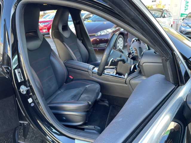 メルセデス・ベンツ Ａ１８０ スタイル AMGライン 神奈川県 2018(平30)年 8.3万km コスモスブラック 純正ナビ		/・DTV/BT/USB/バックカメラ/パークトロニック	/ハーフレザーシート/前席シートヒーター			/前席メモリー付パワーシート	/レーダーセーフティパッケージ/・衝突被害軽減ブレーキ/・追従型クルーズコントロール/・ブラインドスポットアシスト/・レーンキーピングアシスト/道路標識アシスト/アクティブパーキングアシスト/AMG18インチAW	/ETC【DSRC】			/オートライト/純正LEDヘッドライト	/フロント/バックフォグ/パドルシフト付皮巻きハンドル						/アイドリングストップ/プッシュEgスタート/ストップ/スマートキー2本			/ターンランプ付電動格納ドアミラー/純正フロアマット/取扱説明書　/ナビ取扱説明書/新車時保証書