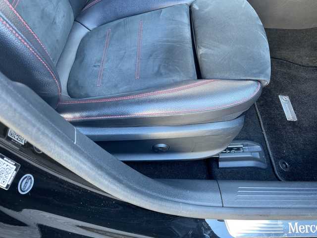 メルセデス・ベンツ Ａ１８０ スタイル AMGライン 神奈川県 2018(平30)年 8.3万km コスモスブラック 純正ナビ		/・DTV/BT/USB/バックカメラ/パークトロニック	/ハーフレザーシート/前席シートヒーター			/前席メモリー付パワーシート	/レーダーセーフティパッケージ/・衝突被害軽減ブレーキ/・追従型クルーズコントロール/・ブラインドスポットアシスト/・レーンキーピングアシスト/道路標識アシスト/アクティブパーキングアシスト/AMG18インチAW	/ETC【DSRC】			/オートライト/純正LEDヘッドライト	/フロント/バックフォグ/パドルシフト付皮巻きハンドル						/アイドリングストップ/プッシュEgスタート/ストップ/スマートキー2本			/ターンランプ付電動格納ドアミラー/純正フロアマット/取扱説明書　/ナビ取扱説明書/新車時保証書