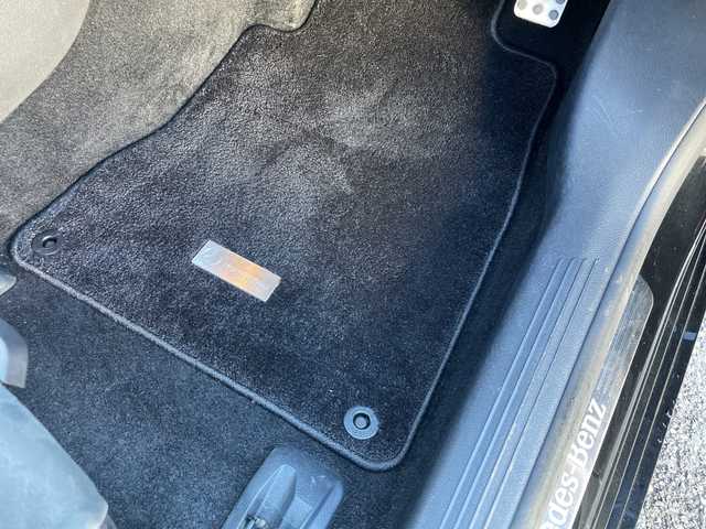 メルセデス・ベンツ Ａ１８０ スタイル AMGライン 神奈川県 2018(平30)年 8.3万km コスモスブラック 純正ナビ		/・DTV/BT/USB/バックカメラ/パークトロニック	/ハーフレザーシート/前席シートヒーター			/前席メモリー付パワーシート	/レーダーセーフティパッケージ/・衝突被害軽減ブレーキ/・追従型クルーズコントロール/・ブラインドスポットアシスト/・レーンキーピングアシスト/道路標識アシスト/アクティブパーキングアシスト/AMG18インチAW	/ETC【DSRC】			/オートライト/純正LEDヘッドライト	/フロント/バックフォグ/パドルシフト付皮巻きハンドル						/アイドリングストップ/プッシュEgスタート/ストップ/スマートキー2本			/ターンランプ付電動格納ドアミラー/純正フロアマット/取扱説明書　/ナビ取扱説明書/新車時保証書