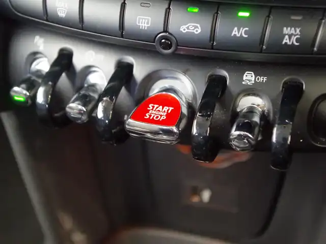 ＭＩＮＩ ミニ クーパー D 岐阜県 2020(令2)年 5.1万km ブリティッシュレーシンググリーン ペッパーパッケージ/ライトパッケージ/エキサイトメントパッケージ/カメラパーキングアシストパッケージ/ストレージコンパートメントパッケージ/レインセンサー/USB/ユニオンジャックテール/リアフォグ/アンビエントライト/前後ドラレコ/前後コーナーセンサー/バックカメラ/LED