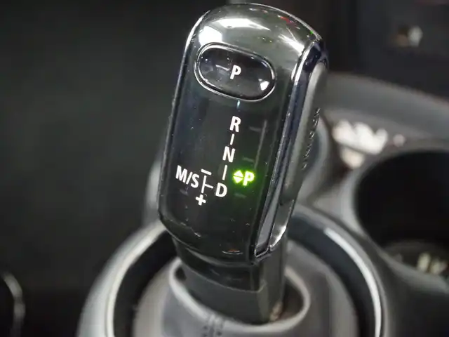 ＭＩＮＩ ミニ クーパー D 岐阜県 2020(令2)年 5.1万km ブリティッシュレーシンググリーン ペッパーパッケージ/ライトパッケージ/エキサイトメントパッケージ/カメラパーキングアシストパッケージ/ストレージコンパートメントパッケージ/レインセンサー/USB/ユニオンジャックテール/リアフォグ/アンビエントライト/前後ドラレコ/前後コーナーセンサー/バックカメラ/LED