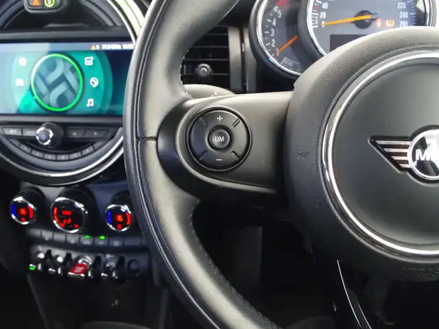 ＭＩＮＩ ミニ クーパー D 岐阜県 2020(令2)年 5.1万km ブリティッシュレーシンググリーン ペッパーパッケージ/ライトパッケージ/エキサイトメントパッケージ/カメラパーキングアシストパッケージ/ストレージコンパートメントパッケージ/レインセンサー/USB/ユニオンジャックテール/リアフォグ/アンビエントライト/前後ドラレコ/前後コーナーセンサー/バックカメラ/LED