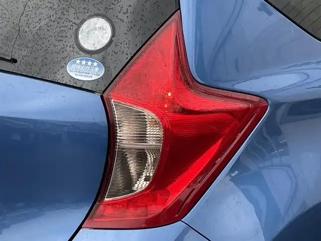 日産 ノート X FOUR 岩手県 2015(平27)年 10.8万km シャイニングブルー 禁煙車/パートタイム4WD/純正SDナビ/フルセグTV/CD/DVD/FM/AM/USB入力端子/バックカメラ/衝突被害軽減ブレーキ/レーンキープアシスト/横滑り防止装置/シガーソケット/電動格納ミラー/ヘッドライトレベライザー/スペアキー/ETC/ドラレコ