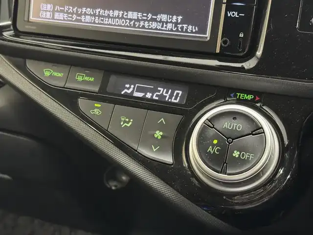 トヨタ アクア G 三重県 2016(平28)年 3.1万km スーパーホワイトⅡ ハイブリッド/FF/フロアCVT/純正 7インチナビ NSCP-W64/（AM/FM/CD/SD/地デジTV/Bluetooth/AUX）/バックカメラ/ビルトイン ETC/Toyota Safety Sense/・プリクラッシュセーフティ［PCS］/・レーンディパーチャーアラート［LDA］/・オートハイビーム［AHB］/・横滑り防止装置/・助手席エアバッグ/装備/【OP】スマートエントリーパッケージ/●スマートエントリー＆スタートシステム/・プッシュスタート/・スマートキーx2/●盗難防止システム（イモビライザーシステム）/●コンライト（オートライト：ライト自動点灯・消灯システム／ランプオートカットシステム）/・クルーズコントロール/・オートエアコン/・電動格納ドアミラー（ウインカー付）/・ステアリングスイッチ（オーディオ操作、エアコン操作、メーターディスプレイ操作）/・パワーウインドウ/・パワーステアリング/・純正ホイールキャップ＆15インチスチールホイール/・保/取/ナビ取/・など