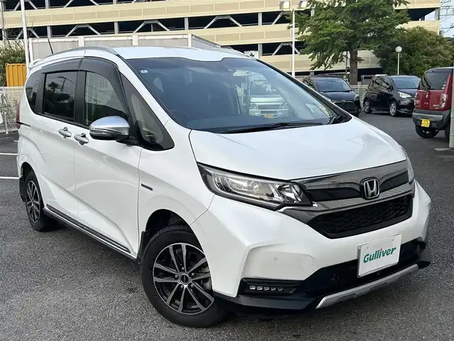 ホンダ フリード＋ ハイブリット クロスター ホンダセンシング 静岡県 2020(令2)年 2.3万km プラチナホワイトパール ユーザー買取車両/純性ナビ（VXM-207VFNi）/【CD/DVD/BT/地デジTV】/純正LEDライト/純正フロアマット/両側パワースライドドア/社外15インチAW/クルーズコントロール追従あり/衝突被害軽減システム/横滑り防止装置/バックカメラ/フロントカメラ/ハーフレザーシート/ベンチシート/シートヒーター/スペアキー×1/スマートキー/レーンアシスト/パーキングアシスト/4WD/ドライブレコーダー/ETC(2.0)