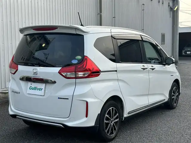 ホンダ フリード＋ ハイブリット クロスター ホンダセンシング 静岡県 2020(令2)年 2.3万km プラチナホワイトパール ユーザー買取車両/純性ナビ（VXM-207VFNi）/【CD/DVD/BT/地デジTV】/純正LEDライト/純正フロアマット/両側パワースライドドア/社外15インチAW/クルーズコントロール追従あり/衝突被害軽減システム/横滑り防止装置/バックカメラ/フロントカメラ/ハーフレザーシート/ベンチシート/シートヒーター/スペアキー×1/スマートキー/レーンアシスト/パーキングアシスト/4WD/ドライブレコーダー/ETC(2.0)