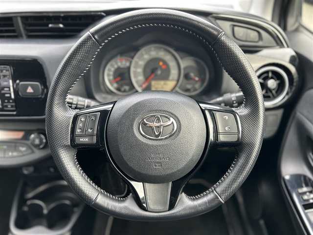 トヨタ ヴィッツ GRスポーツ 東京都 2019(令1)年 7.9万km ホワイトパールクリスタルシャイン ワンオーナー/SDナビ（CN-RA05WD）/・Bluetoothオーディオ/USBオーディオ/・フルセグTV/DVD/iPod/GR専用ハーフレザーシート/バックカメラ/Toyota Safety Sense/オートライト/LEDヘッドランプ/取扱説明書/保証書/スペアキー1本