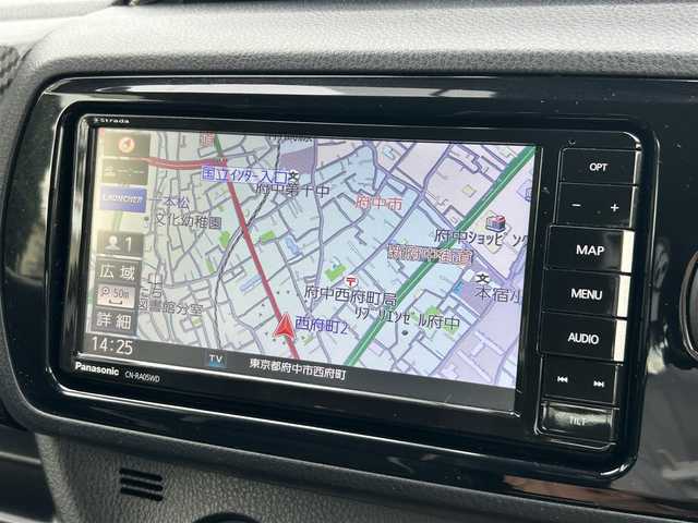 トヨタ ヴィッツ GRスポーツ 東京都 2019(令1)年 7.9万km ホワイトパールクリスタルシャイン ワンオーナー/SDナビ（CN-RA05WD）/・Bluetoothオーディオ/USBオーディオ/・フルセグTV/DVD/iPod/GR専用ハーフレザーシート/バックカメラ/Toyota Safety Sense/オートライト/LEDヘッドランプ/取扱説明書/保証書/スペアキー1本
