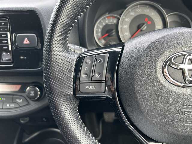 トヨタ ヴィッツ GRスポーツ 東京都 2019(令1)年 7.9万km ホワイトパールクリスタルシャイン ワンオーナー/SDナビ（CN-RA05WD）/・Bluetoothオーディオ/USBオーディオ/・フルセグTV/DVD/iPod/GR専用ハーフレザーシート/バックカメラ/Toyota Safety Sense/オートライト/LEDヘッドランプ/取扱説明書/保証書/スペアキー1本
