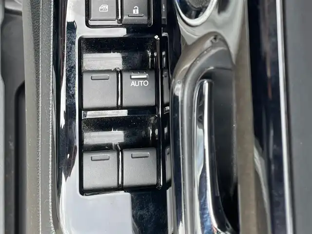 ホンダ Ｎ ＢＯＸ カスタム L 青森県 2022(令4)年 5.5万km プレミアムサンライトホワイトパール ・4WD/・純正ナビ/・Bluetooth/・フルセグTV/・バックカメラ/・衝突軽減ブレーキ/・レーンキープアシスト/・レーダークルーズコントロール/・片側パワースライドドア/・コーナーセンサー/・前後ドライブレコーダー/・電子式パーキングブレーキ/・オートマチックハイビーム/・純正エンジンスターター/・プッシュスタート/・スマートキー/・シートヒーター/・USB端子/・純正14AW/・純正LEDヘッドライト/・保証書・取説あり
