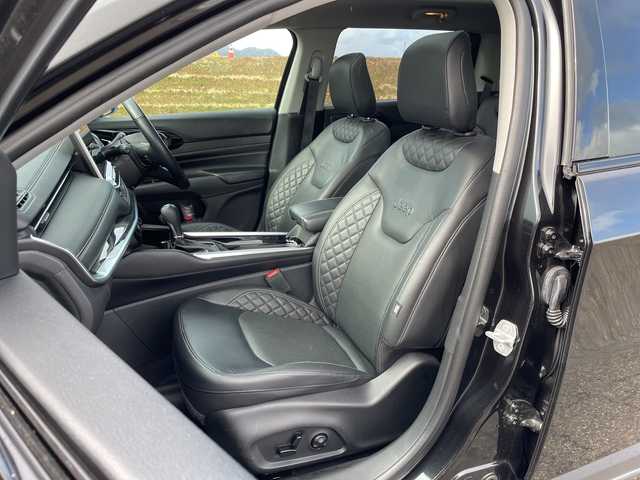 クライスラー・ジープ ジープ コマンダー リミテッド 新潟県 2023(令5)年 4.8万km 黒 4WD/純正メモリナビ/BT/フルセグテレビ/全方位カメラ/ETC/ドライブレコーダー/衝突被害軽減ブレーキ/レーンキープアシスト/レーダークルーズコントロール/サンルーフ/革シート/パワーシート/シートヒーター/パーキングアシスト/コーナーセンサー/パワーバックドア/スマートキー/プッシュスタート/LEDヘッドライト/オートライト/フォグランプ/純正18インチアルミホイール