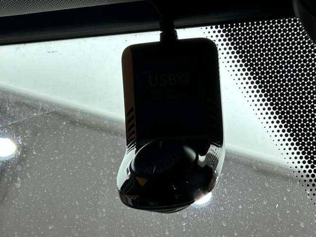 メルセデス・ベンツ ゲレンデヴァーゲン Ｇ３５０ ブルーテック 千葉県 2014(平26)年 6.2万km ポーラホワイト ラグジュアリーＰＫＧ　/ＡＣＣ　/黒革シート　/サンルーフ　/ディスプレイオーディオ　/バックカメラ　/ＣａｒＰｌａｙ　/ｈａｒｍａｎｋａｒｄｏｎサウンド　/シートヒーター　/バイキセノンヘッドライト　/ＢＳＭ　/ドラレコ