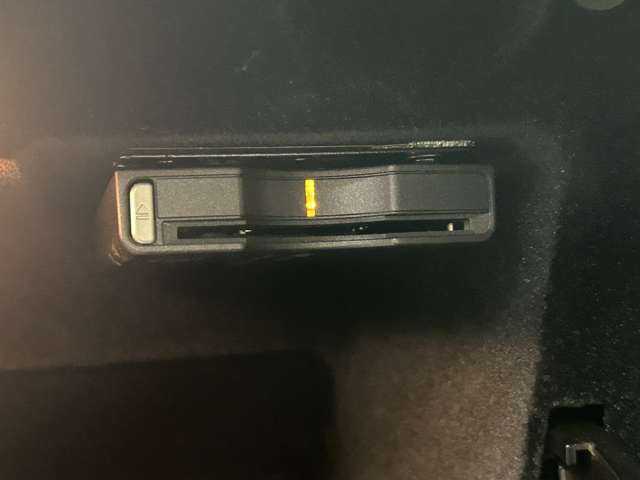 メルセデス・ベンツ ゲレンデヴァーゲン Ｇ３５０ ブルーテック 千葉県 2014(平26)年 6.2万km ポーラホワイト ラグジュアリーＰＫＧ　/ＡＣＣ　/黒革シート　/サンルーフ　/ディスプレイオーディオ　/バックカメラ　/ＣａｒＰｌａｙ　/ｈａｒｍａｎｋａｒｄｏｎサウンド　/シートヒーター　/バイキセノンヘッドライト　/ＢＳＭ　/ドラレコ