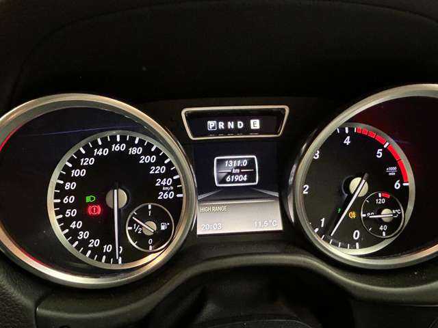 メルセデス・ベンツ ゲレンデヴァーゲン Ｇ３５０ ブルーテック 千葉県 2014(平26)年 6.2万km ポーラホワイト ラグジュアリーＰＫＧ　/ＡＣＣ　/黒革シート　/サンルーフ　/ディスプレイオーディオ　/バックカメラ　/ＣａｒＰｌａｙ　/ｈａｒｍａｎｋａｒｄｏｎサウンド　/シートヒーター　/バイキセノンヘッドライト　/ＢＳＭ　/ドラレコ