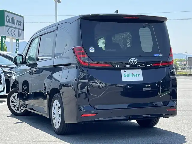 トヨタ ノア X 奈良県 2023(令5)年 1.2万km スパークリングブラックパールクリスタルシャイン 純正ディスプレイオーディオ　/Ｂｌｕｅｔｏｏｔｈ　/バックカメラ　/追従型クルーズコントロール/純正フロアマット　/両側スライドドア　/衝突被害軽減ブレーキ　/横滑り防止装置　/Ｗ＋サイド＋カーテンエアバッグ　/オートＬＥＤライト/オートハイビーム