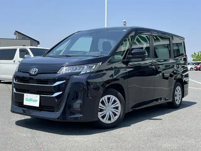 トヨタ ノア X 奈良県 2023(令5)年 1.2万km スパークリングブラックパールクリスタルシャイン 純正ディスプレイオーディオ　/Ｂｌｕｅｔｏｏｔｈ　/バックカメラ　/追従型クルーズコントロール/純正フロアマット　/両側スライドドア　/衝突被害軽減ブレーキ　/横滑り防止装置　/Ｗ＋サイド＋カーテンエアバッグ　/オートＬＥＤライト/オートハイビーム