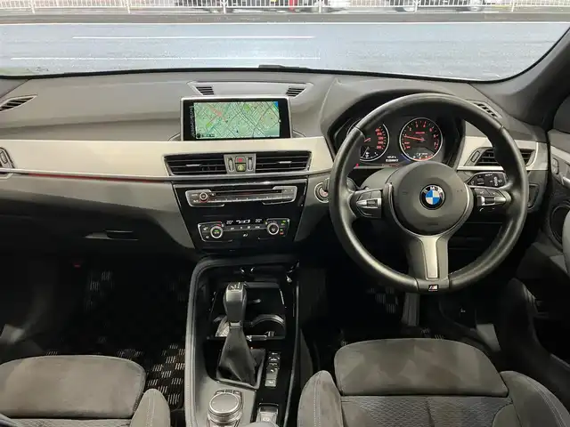 ＢＭＷ Ｘ１ xDrive 20i Mスポーツ 東京都 2018(平30)年 1.9万km アルピンホワイトⅢ ワンオーナー /ドライビングアシスト/・レーンディパーチャーニング・/・前車接近警告機能/・衝突回避・被害軽減ブレーキ/純正ナビゲーション/Bカメラ/ドライブレコーダー/ETC/スマートキー/純正ルーフレール/純正アルミホイール/パワーバックドア/スポーツモード搭載/ISOFIX/点検整備記録簿H30R123456年