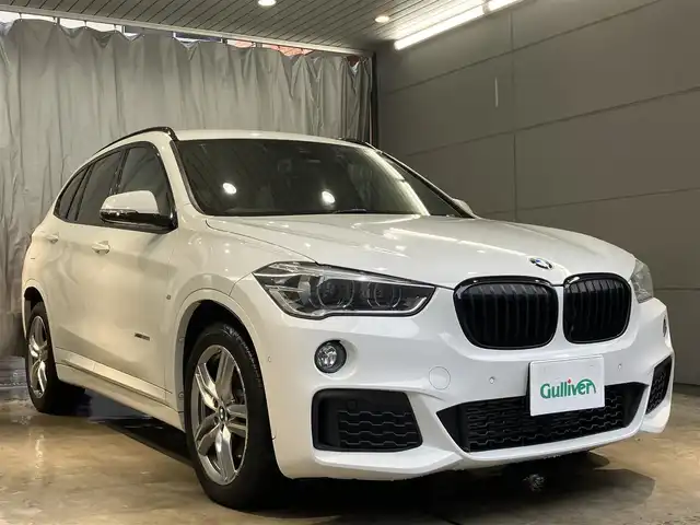 ＢＭＷ Ｘ１ xDrive 20i Mスポーツ 東京都 2018(平30)年 1.9万km アルピンホワイトⅢ ワンオーナー /ドライビングアシスト/・レーンディパーチャーニング・/・前車接近警告機能/・衝突回避・被害軽減ブレーキ/純正ナビゲーション/Bカメラ/ドライブレコーダー/ETC/スマートキー/純正ルーフレール/純正アルミホイール/パワーバックドア/スポーツモード搭載/ISOFIX/点検整備記録簿H30R123456年