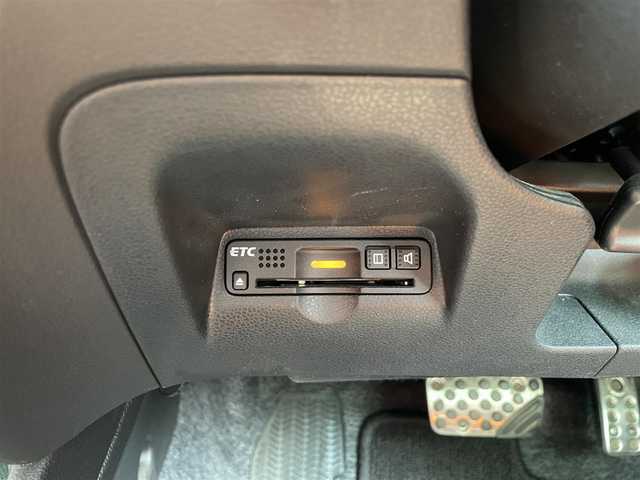 ホンダ フィット RS 福岡県 2011(平23)年 7.7万km プレミアムホワイトパール Honda HDDインターナビ/スロットルコントローラー/リモコンキー/横滑り防止装置/革巻きステアリング/HIDヘッドライト/オートライト/電動格納ミラー/ウインカーミラー/フォグランプ/社外17インチAW/ETC