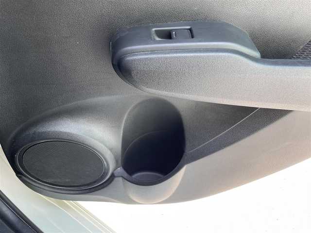 ホンダ フィット RS 福岡県 2011(平23)年 7.7万km プレミアムホワイトパール Honda HDDインターナビ/スロットルコントローラー/リモコンキー/横滑り防止装置/革巻きステアリング/HIDヘッドライト/オートライト/電動格納ミラー/ウインカーミラー/フォグランプ/社外17インチAW/ETC