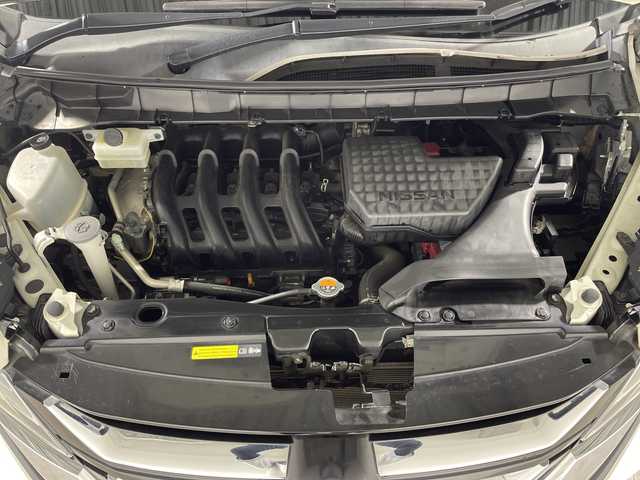 日産 セレナ ハイウェイスター Vセレクション 神奈川県 2017(平29)年 6.8万km ブリリアントホワイトパール 純正7型SDナビゲーション【MM318D-L】/・BT/フルセグTV/CD/DVD/SD/AM/FM/USB/AUX/アラウンドビューモニター/インテリジェントパーキングアシスト/エマージェンシーブレーキ/標識認識/踏み間違い衝突防止アシスト/ふらつき防止/両側電動スライドドア/ビルトインETC/ヒーター付きドアミラー/アイドリングストップ機能/前後クリアランスソナー/革巻きステアリング/ステアリングスイッチ/Autoライト/クルーズコントロール/インテリジェントキー/プッシュスタートボタン/スペアキー/電動格納ミラー/ウィンカーミラー/LEDヘッドライト/純正フロアマット/純正ドアバイザー/純正アルミホイール
